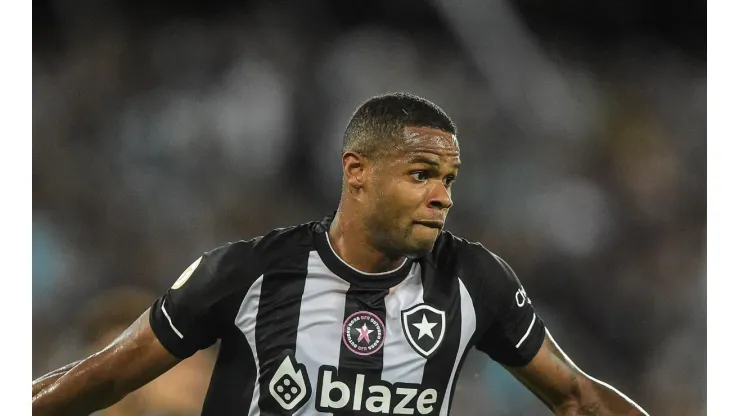 Thiago Ribeiro/AGIF - Junior Santos, atacante do Botafogo
