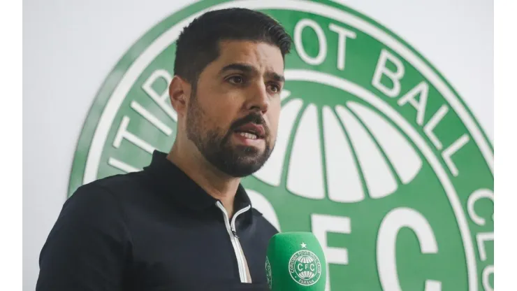 Foto: Divulgação/Coritiba - António Oliveira: técnico foi anunciado oficialmente pelo Coxa
