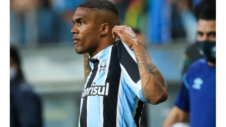 Pedro H. Tesch/AGIF - Douglas Costa vira piada no Grêmio
