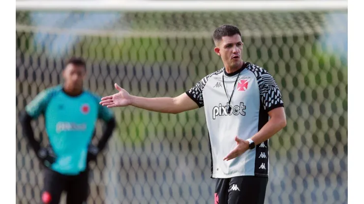 Daniel Ramalho/Vasco. Barbieri comanda os treinos do Vasco há três semanas
