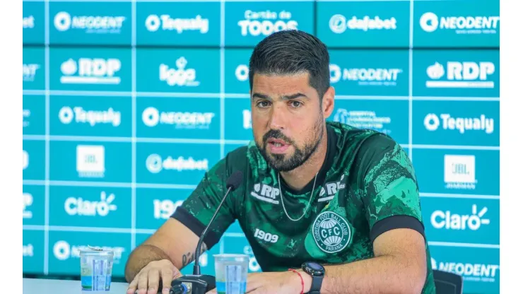 Foto: Divulgação/Coritiba - António Oliveira foi avisado de futuro de promessa do Coritiba
