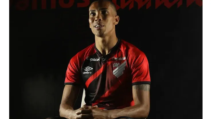 Madson foi anunciado no Athletico Paranaense - Foto: Site oficial do Athletico Paranaense
