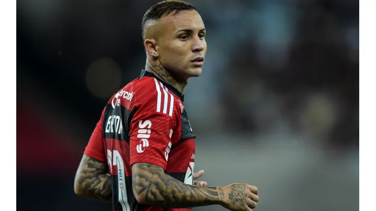 Foto: Thiago Ribeiro/AGIF - Éverton tem contrato no Flamengo até dezembro de 2026
