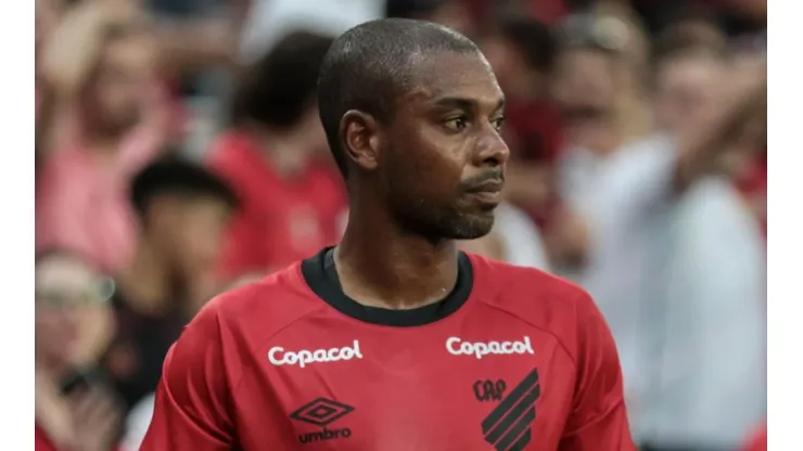 Foto: Robson Mafra/AGIF - Fernandinho foi duas vezes vice-campeão da América pelo CAP.
