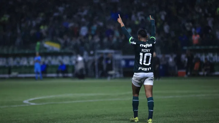 SP - SAO PAULO - 11/03/2023 - PAULISTA 2023, PALMEIRAS X SAO BERNARDO - Rony jogador do Palmeiras comemora seu gol durante partida contra o Sao Bernardo no estadio Arena Allianz Parque pelo campeonato Paulista 2023. 
