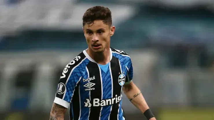 Diogo Barbosa com a camisa do Grêmio - Foto: Getty Images
