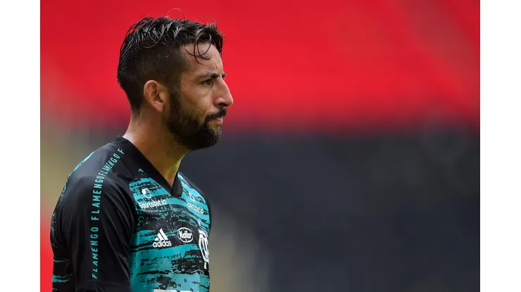 RJ - Rio de Janeiro - 23/08/2020 - BRASILEIRO A 2020, FLAMENGO X BOTAFOGO - Mauricio Isla jogador do Flamengo durante aquecimento antes da partida contra o Botafogo no estadio Maracana pelo campeonato Brasileiro A 2020. Foto: Thiago Ribeiro/AGIF
