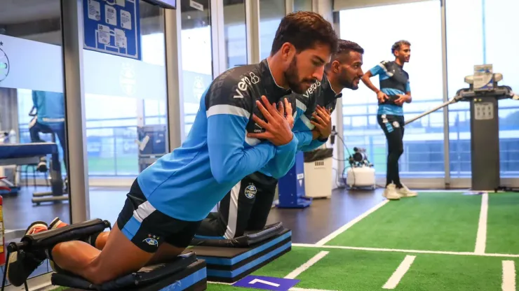 RS - FUTEBOL/ TREINO GREMIO 2023 - ESPORTES - Jogadores do Gremio realizam treino técnico durante a tarde desta quinta-feira, no CT Luiz Carvalho, na preparação para a partida valida pelo Campeonato Brasileiro 2023. FOTO: LUCAS UEBEL/GREMIO FBPA
