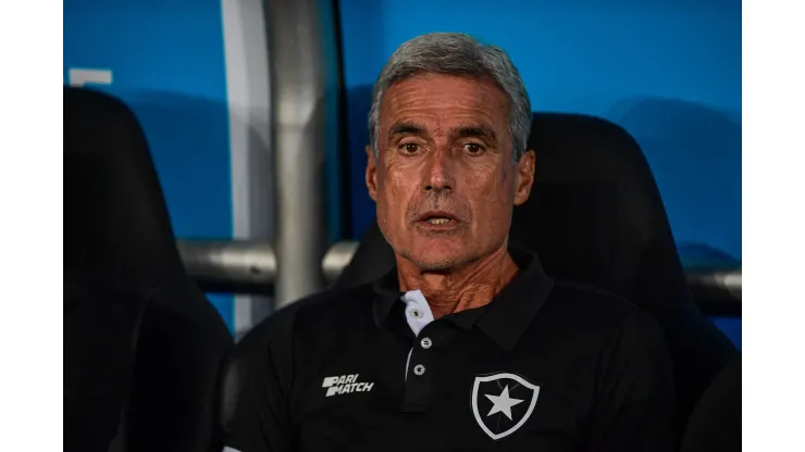 Thiago Ribeiro/AGIF. Luís Castro tem problema de última hora na escalação do Botafogo
