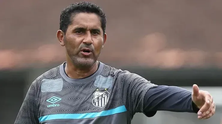 Foto: Pedro Ernesto Guerra Azevedo/Santos FC - Claudiomiro Santiago, auxiliar técnico do Santos 
