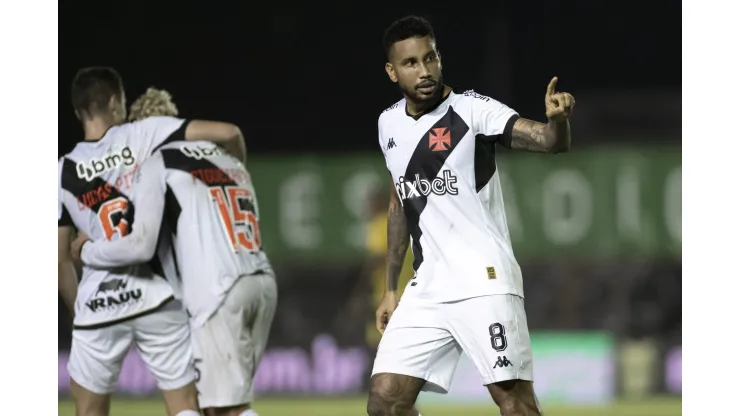 RJ - RIO DE JANEIRO - 26/06/2023 - BRASILEIRO A 2023, VASCO X CUIABA - Jair jogador do Vasco comemora seu gol durante partida contra o Cuiaba no estadio Luso Brasileiro pelo campeonato BRASILEIRO A 2023. Foto: Jorge Rodrigues/AGIF
