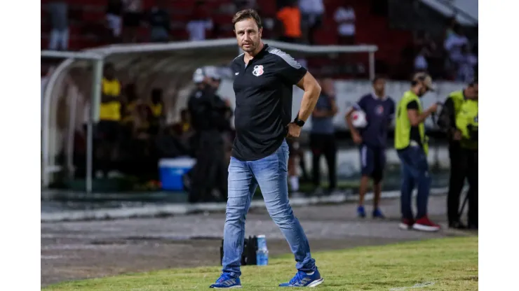 Foto: Rafael Vieira/AGIF- Felipe Conceição elogia o time e acredita no acesso
