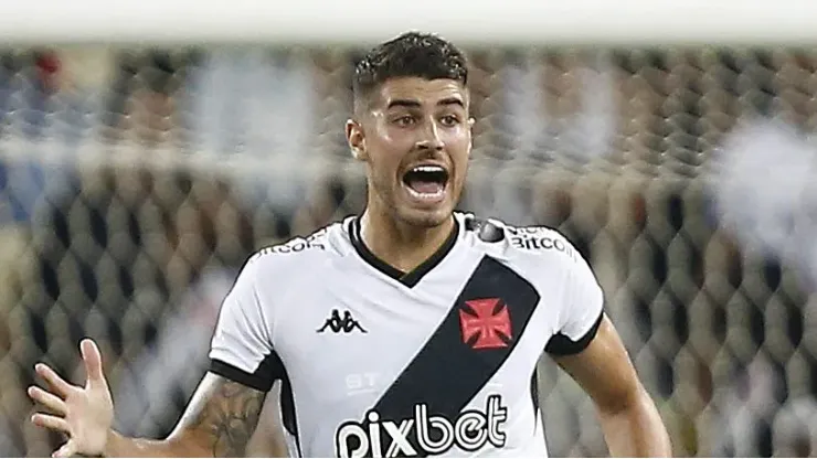 RIO DE JANEIRO, BRAZIL - JUNE 5: Pedro Raul of Vasco da Gama celebrates after scoring the team´s first goal during the match between Vasco da Gama and Flamengo as part of Brasileirao 2023 at Maracana Stadium on June 5, 2023 in Rio de Janeiro, Brazil. (Photo by Wagner Meier/Getty Images)
