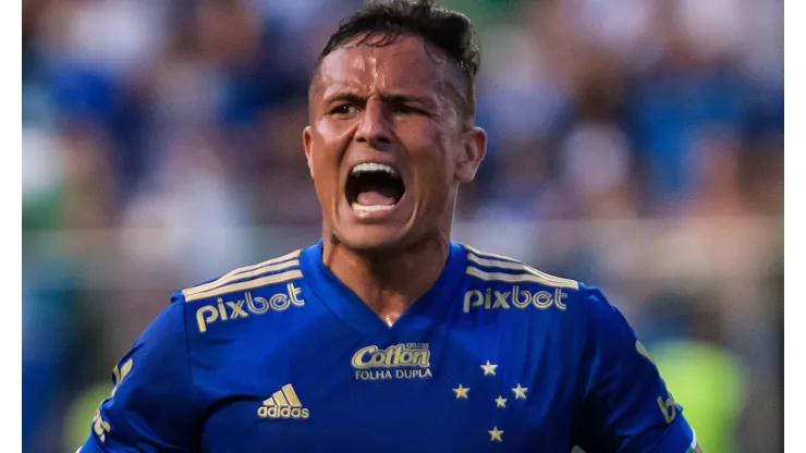 Edu foi vendido em definitivo pelo Cruzeiro ao Coritiba por R$ 600 mil
