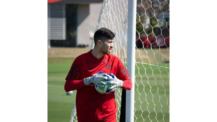 Rossi, novo goleiro do Flamengo em ação no CT Ninho do Urubu<br />
Foto: Reprodução/ Twitter oficial do Flamengo
