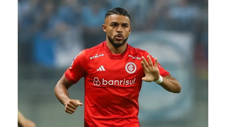 RS - Porto Alegre - 05/03/2023 - GAUCHO 2023, GREMIO X INTERNACIONAL - Wanderson jogador do Internacional lamenta chance perdida durante partida contra o Gremio no estadio Arena do Gremio pelo campeonato Gaucho 2023. Foto: Pedro H. Tesch/AGIF
