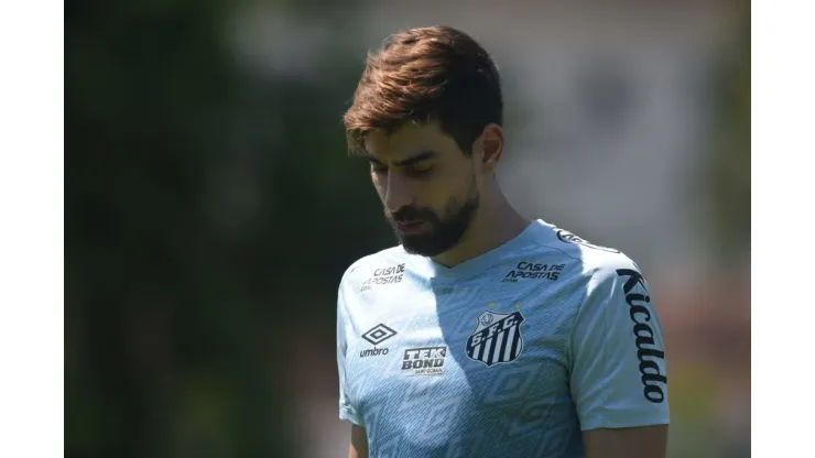 Foto: Ivan Storti/Santos FC - Luan Peres está no Fenerbahçe, que pode tirar mais um do Peixe na janela
