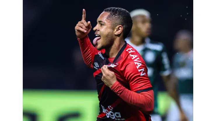 SANTOS, BRAZIL - JULY 02: Vitor Roque #39 of Athletico Paranaense celebrates after scoring the first goal of his team during a match between Palmeiras and Athletico Paranaense as part of Brasileirao Series A 2022 at Allianz Parque Stadium on July 02, 2022 in Sao Paulo, Brazil. (Photo by Alexandre Schneider/Getty Images)
