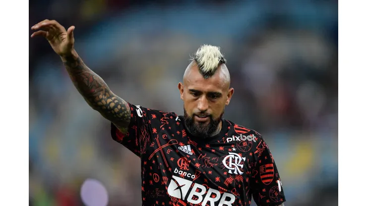 Empresário de Vidal confirma que está procurando outro time para o chileno jogar e motivo assusta o Flamengo