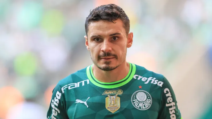 SP - SAO PAULO - 25/06/2023 - BRASILEIRO A 2023, PALMEIRAS X BOTAFOGO - Raphael Veiga jogador do Palmeiras durante partida contra o Botafogo no estadio Arena Allianz Parque pelo campeonato BRASILEIRO A 2023. Foto: Marcello Zambrana/AGIF
