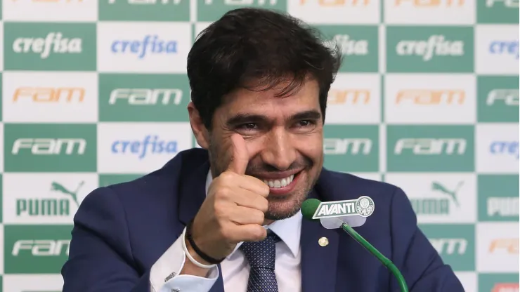 Abel Ferreira em sua apresentação oficial no Palmeiras.
