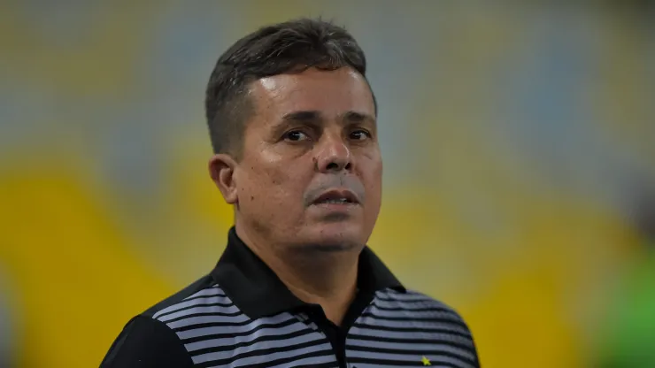 Foto: Thiago Ribeiro/AGIF - Santa Cruz fechou a contratação do técnico Evaristo Piza, ex-Sampaio Corrêa 
