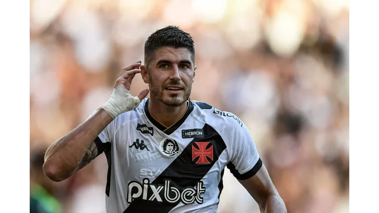 RJ - RIO DE JANEIRO - 23/04/2023 - BRASILEIRO A 2023, VASCO X PALMEIRAS - Pedro Raul jogador do Vasco comemora seu gol durante partida contra o Palmeiras no estadio Maracana pelo campeonato BRASILEIRO A 2023. Foto: Thiago Ribeiro/AGIF
