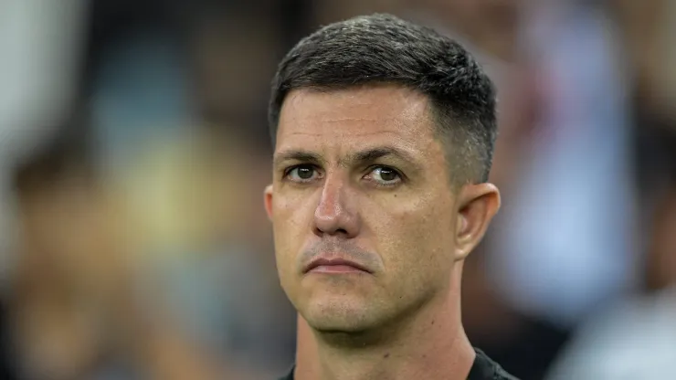 RJ - RIO DE JANEIRO - 05/06/2023 - BRASILEIRO A 2023, VASCO X FLAMENGO - Mauricio Barbieri tecnico do Vasco durante partida contra o Flamengo no estadio Maracana pelo campeonato BRASILEIRO A 2023. Foto: Thiago Ribeiro/AGIF
