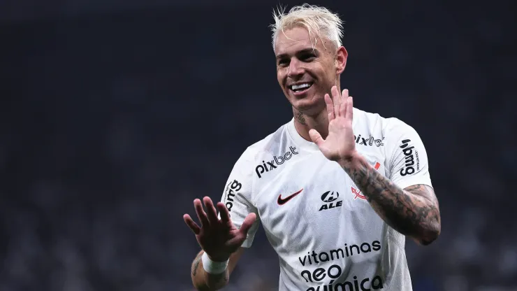 SP - SAO PAULO - 31/05/2023 - COPA DO BRASIL 2023, CORINTHIANS X ATLETICO-MG - Roger Guedes jogador do Corinthians comemora seu gol durante partida contra o Atletico-MG no estadio Arena Corinthians pelo campeonato Copa do Brasil 2023. Foto: Ettore Chiereguini/AGIF
