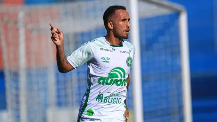 Foto: Reprodução Chapecoense - Lima, volante
