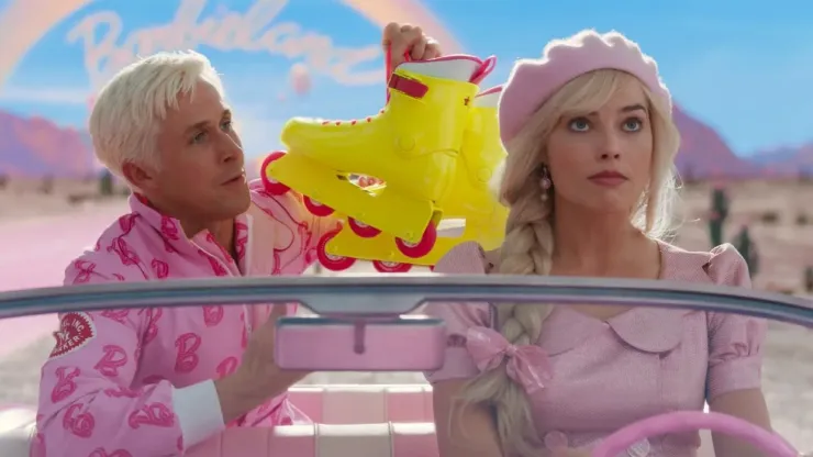 Ryan Gosling e Margot Robbie em cena de Barbie - Foto: Warner Bros.
