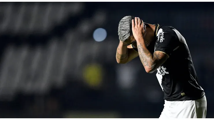 Puma Rodriguez jogador do Vasco durante partida contra o Athletico-PR no estadio Sao Januario pelo campeonato Brasileiro A 2023. Foto: Thiago Ribeiro/AGIF
