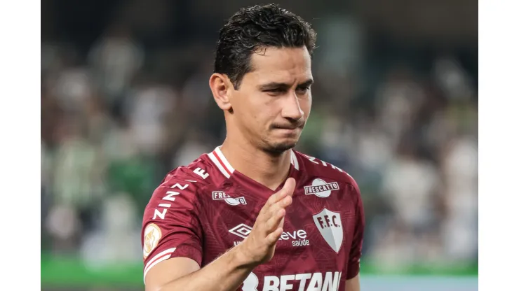 PR - CURITIBA - 24/07/2023 - BRASILEIRO A 2023, CORITIBA X FLUMINENSE - Paulo Henrique Ganso jogador do Fluminense durante execucao do hino nacional antes da partida contra o Coritiba no estadio Couto Pereira pelo campeonato Brasileiro A 2023. Foto: Robson Mafra/AGIF
