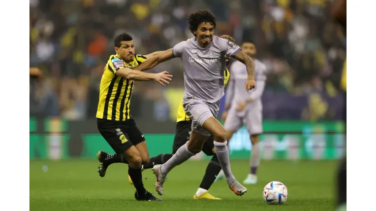 RIYADH, SAUDI ARABIA - JANUARY 26: Luiz Gustavo of Al Nassr battles for possession with Tarek Hamed of Al Ittihad during the Saudi Super Cup Semi-Final match between Al Ittihad and Al Nassr at King Fahd International Stadium on January 26, 2023 in Riyadh, Saudi Arabia. (Photo by Yasser Bakhsh/Getty Images)
