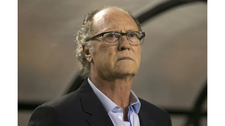 SAO PAULO - SP - 24/10/2015 - BRASILEIRO A 2015/PALMEIRAS X SPORT - Tecnico Paulo Roberto Falcao do Sport durante partida do Campeonato Brasileiro de 2015, no Estadio do Pacaembu/ Sao Paulo. foto:Daniel Vorley/AGIF.
