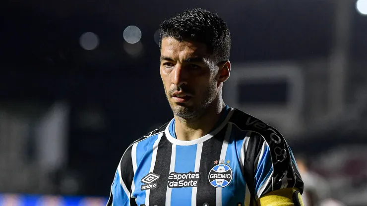 RJ - RIO DE JANEIRO - 06/08/2023 - BRASILEIRO A 2023, VASCO X GREMIO - Luis Suarez jogador do Gremio lamenta derrota ao final da partida contra o Vasco no estadio Sao Januario pelo campeonato Brasileiro A 2023. Foto: Thiago Ribeiro/AGIF
