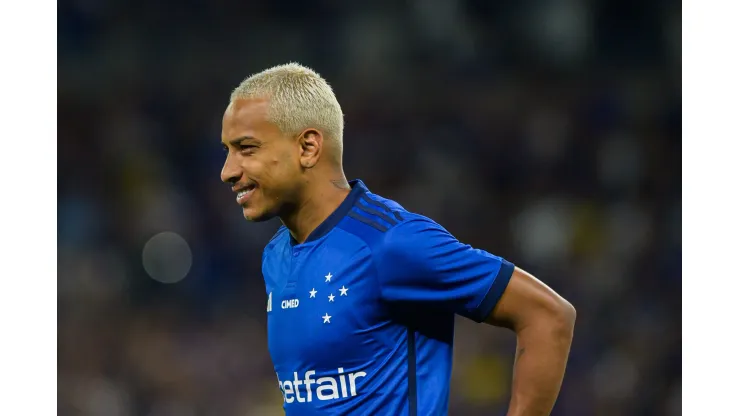 MG - BELO HORIZONTE - 06/08/2023 - BRASILEIRO A 2023, CRUZEIRO X BOTAFOGO - Matheus Pereira jogador do Cruzeiro durante entrada em campo para partida contra o Botafogo no estadio Mineirao pelo campeonato Brasileiro A 2023. Foto: Alessandra Torres/AGIF
