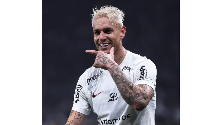 SP - SAO PAULO - 31/05/2023 - COPA DO BRASIL 2023, CORINTHIANS X ATLETICO-MG - Roger Guedes jogador do Corinthians comemora seu gol durante partida contra o Atletico-MG no estadio Arena Corinthians pelo campeonato Copa do Brasil 2023. Foto: Ettore Chiereguini/AGIF
