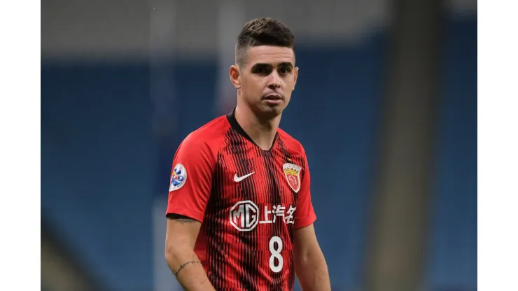 AL WAKRAH, QATAR - NOVEMBER 28: Oscar dos Santos Emboaba Júnior, better known as simply Oscar, in action during the AFC Champions League Group H match between Yokohama F.Marinos and Shanghai SIPG at the Al Janoub Stadium on November 28, 2020 in Al Wakrah, Qatar. (Photo by Simon Holmes/Getty Images)
