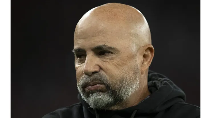 Foto: Jorge Rodrigues/AGIF - Sampaoli foi criticado por torcedores na goleada sofrida para o Cuiaba
