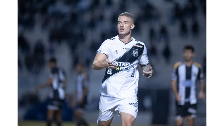 SP - CAMPINAS - 06/06/2023 - BRASILEIRO B 2023, PONTE PRETA X ABC - Leo Naldi jogador do Ponte Preta durante partida contra o ABC no estadio Moises Lucarelli pelo campeonato BRASILEIRO B 2023. Foto: Diogo Reis/AGIF
