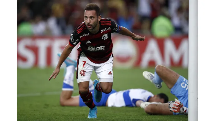 Éverton Ribeiro avisa que quer assinar contrato e Grêmio é avisado  - Foto:  Buda Mendes/Getty Images)
