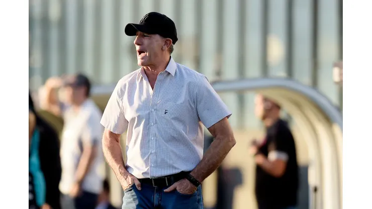 RIO DE JANEIRO, BRAZIL - AUGUST 6: Head coach of Gremio Renato Portaluppi enters the field before the match between Vasco and Gremio as part of Brasileirao Series A 2023 at Sao Januario Stadium on August 6, 2023 in Rio de Janeiro, Brazil. (Photo by Alexandre Loureiro/Getty Images)
