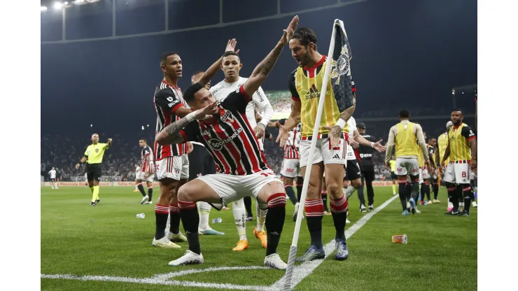 PROVOCOU MESMO! Luciano enlouquece torcida tricolor com provocação para o rival - Foto: Miguel Schincariol/Getty Images
