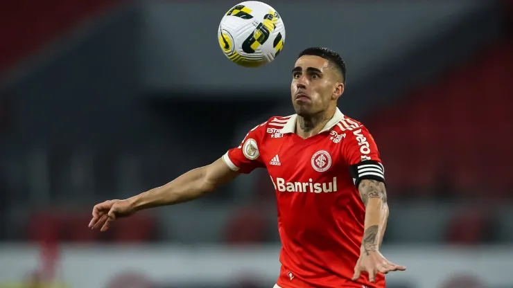 Foto: Pedro H. Tesch/AGIF - Gabriel: volante é bem avaliado pela torcida
