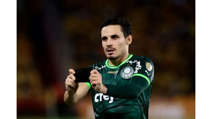 GUAYAQUIL, ECUADOR - MAY 03: Raphael Veiga of Palmeiras celebrates after scoring the team's first goal via penalty during a  Copa CONMEBOL Libertadores 2023 Group C match between Barcelona SC and Palmeiras at Estadio Monumental Isidro Romero Carbo on May 03, 2023 in Guayaquil, Ecuador. (Photo by Franklin Jacome/Getty Images)
