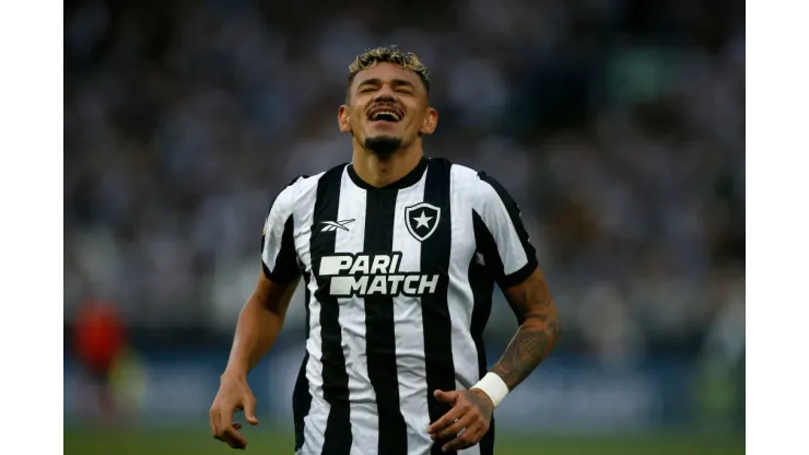 RIO DE JANEIRO, BRAZIL - JULY 30: Tiquinho Soares of Botafogo celebrates after scoring the team's fourth goal during the match between Botafogo and Coritiba as part of Brasileirao 2023 at Estadio Olimpico Nilton Santos on July 30, 2023 in Rio de Janeiro, Brazil. (Photo by Wagner Meier/Getty Images)
