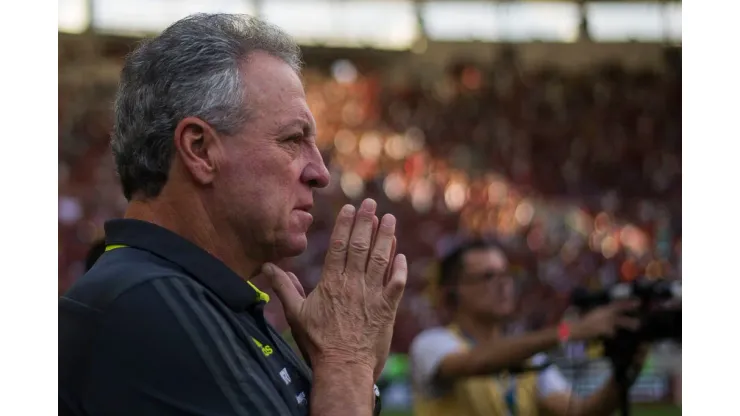 RIO DE JANEIRO, BRAZIL - MAY 26:  Head coach Abel Braga of Flamengo gestures during a match between Flamengo and Athletico PR as part of Brasileirao Series A 2019 at Maracana Stadium on May 26, 2019 in Rio de Janeiro, Brazil. (Photo by Bruna Prado/Getty Images)
