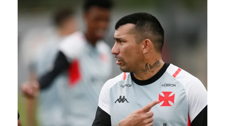 Foto: Daniel RAMALHO/VASCO - Gary Medel foi bastante elogiado por Emiliano Díaz, filho e auxiliar de Ramón no Vasco
