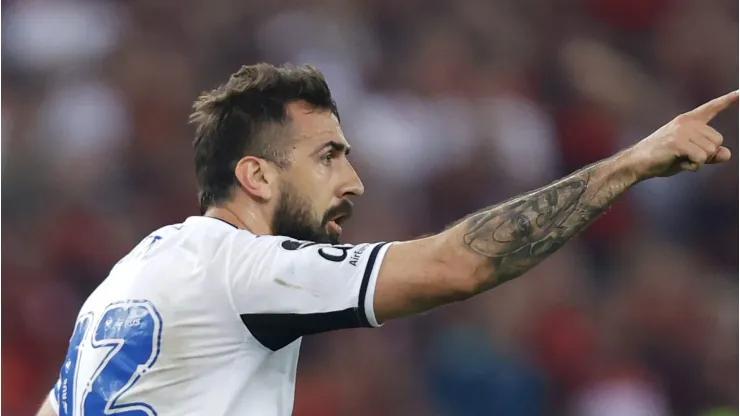 RIO DE JANEIRO, BRAZIL - SEPTEMBER 07: Lucas Pratto of Velez celebrates after scoring the first goal of his team during a Copa CONMEBOL Libertadores 2022 second-leg semifinal match between Flamengo and Velez at Maracana Stadium on September 07, 2022 in Rio de Janeiro, Brazil. (Photo by Buda Mendes/Getty Images)
